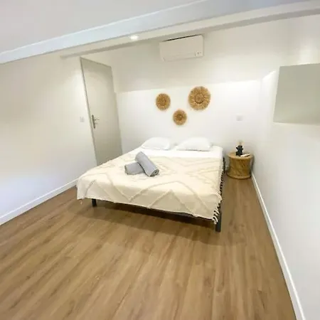 Mazet Entre Et Garrigue Avec Piscine * 尼姆